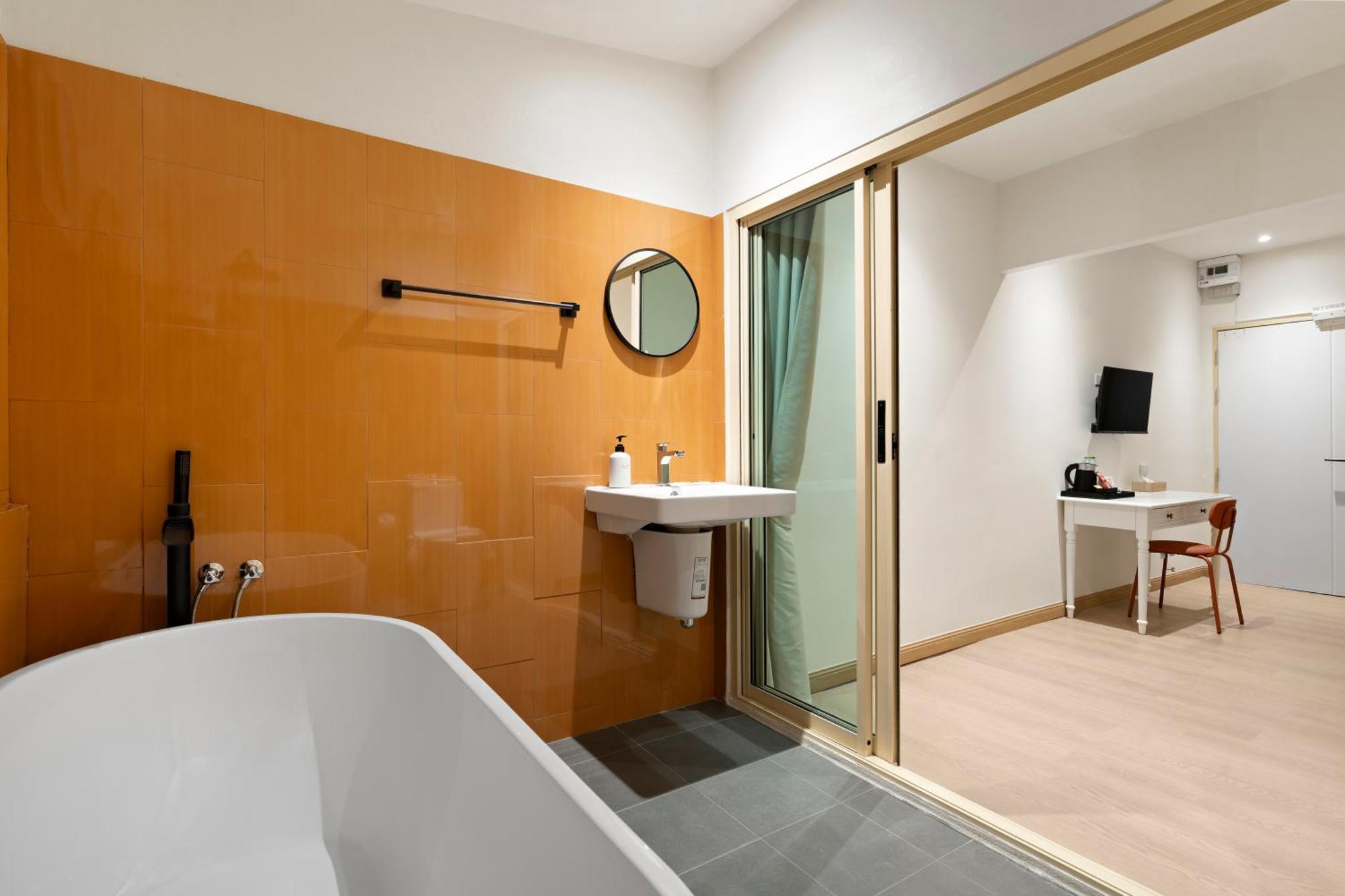 Horange Phuket Town Hotell Rum bild