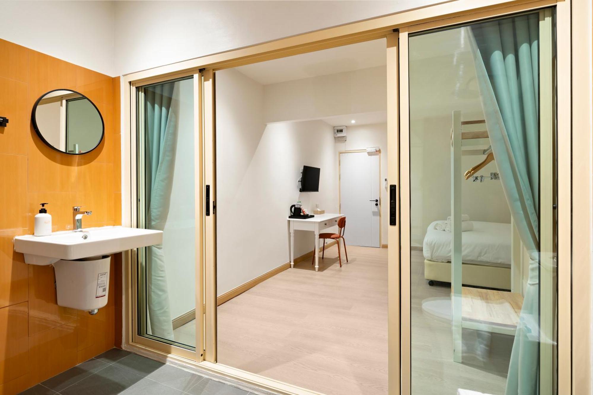 Horange Phuket Town Hotell Rum bild
