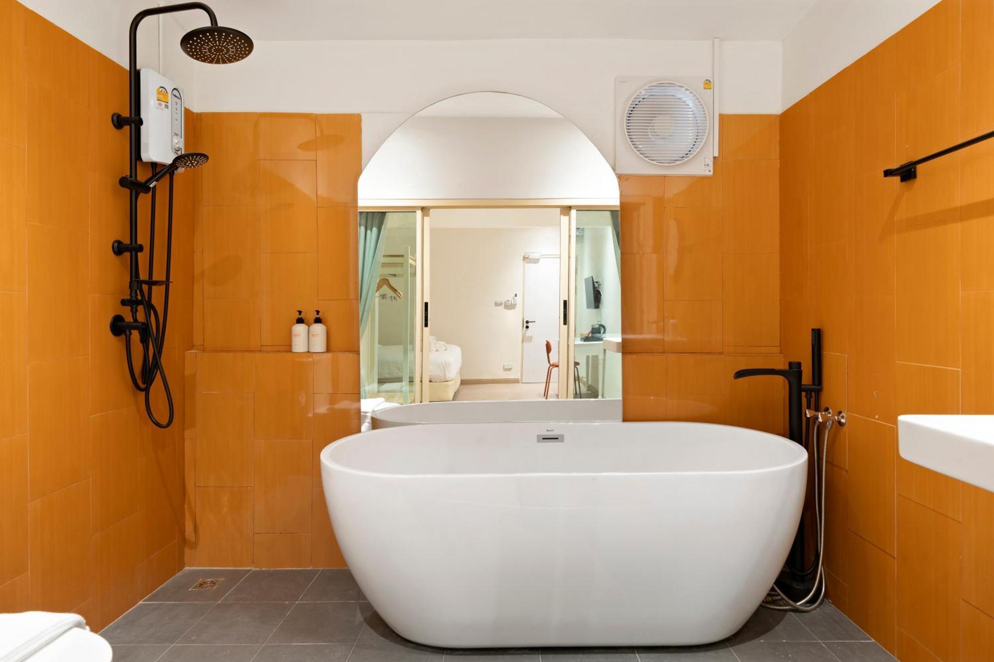 Horange Phuket Town Hotell Exteriör bild